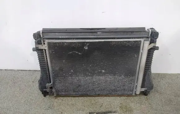 Volkswagen Golf VII Coolant radiator 