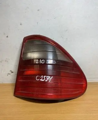 Mercedes-Benz E W210 Rear/tail lights A2108202264 C2591