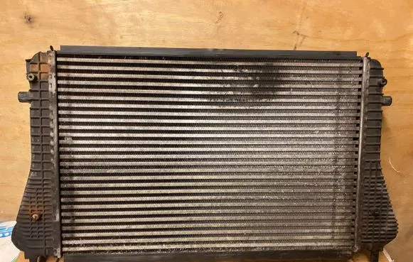 Volkswagen Jetta V Intercooler radiator
