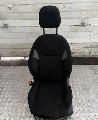 Peugeot 2008 I Front driver seat 