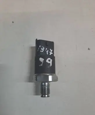BMW 5 E39 Fuel pressure sensor 0281002405