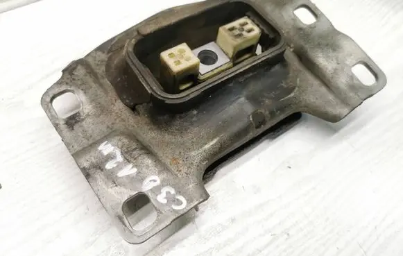 Volvo C30 Gearbox mount V617M121