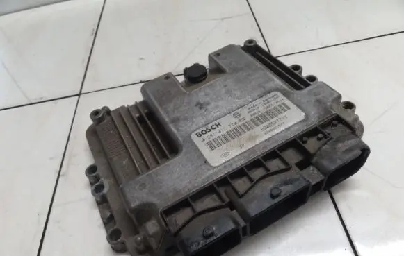 Renault Laguna II Engine control unit/module 8200631577 8200527713 0281012770