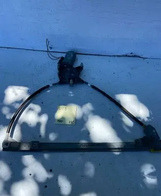 Renault Megane I Front door window regulator with motor 826111
