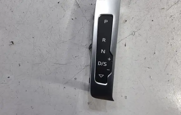 Audi A3 S3 8V Gear shift selector indicator 8V1713463B C7K052