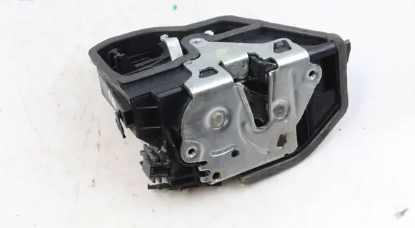 BMW X3 F25 Front door lock 7229458 51217229458
