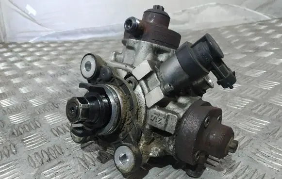 Volvo XC60 Fuel injection high pressure pump 31272896 0445010618