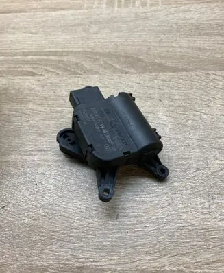 Volkswagen Touran I Air flap motor/actuator 1K0907511B 0132801341