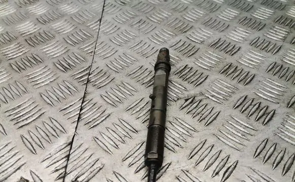Fuel injector