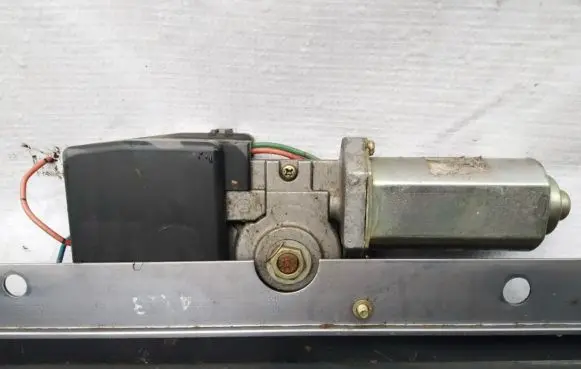 Nissan Maxima Sunroof motor/actuator 