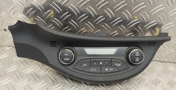 Toyota Yaris Climate control unit 559000D360