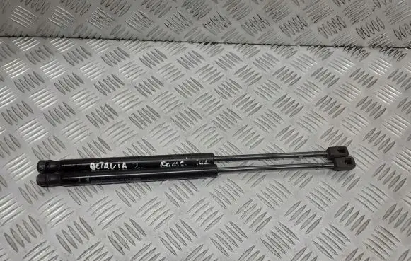 Skoda Octavia Mk1 (1U) Shock absorber/damper mounting bracket 