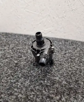 BMW X5 F15 Electric auxiliary coolant/water pump 7643949