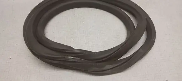 Volkswagen PASSAT B6 Rear door rubber seal (on body) 3C9867913B
