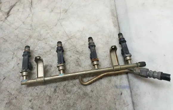 Opel Astra G Fuel injector 25313846 2184C