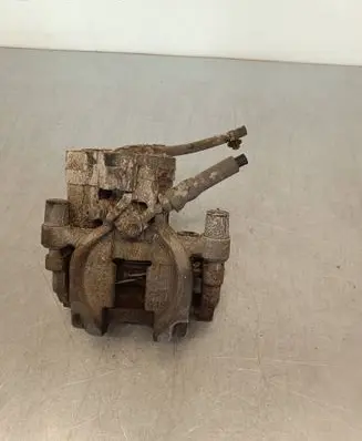 Volkswagen Golf VII Rear brake caliper