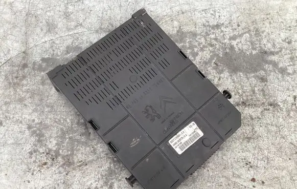 Peugeot 407 Comfort/convenience module 281197280A 2819735 B00T21680315B