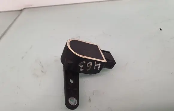 Headlight/headlamp level sensor