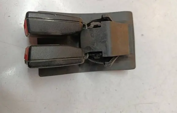 Rear seatbelt buckle