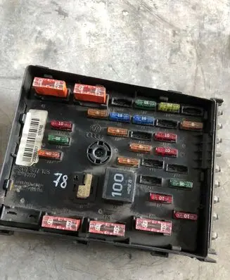 Volkswagen PASSAT B6 Fuse module 3C0937125 63592777