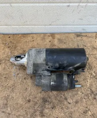 Mercedes-Benz E W211 Starter motor A0061514101
