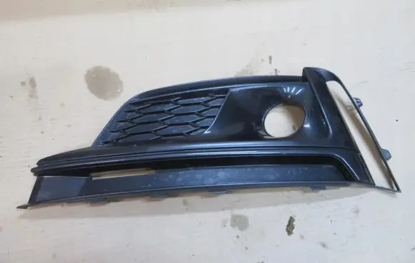 Audi A5 Front bumper upper radiator grill 8W6807681G