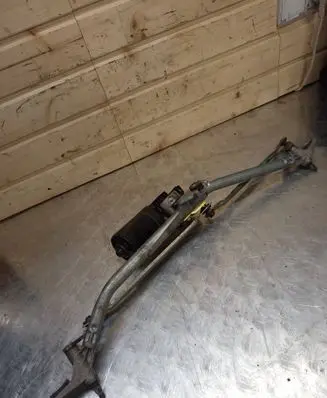 Volkswagen PASSAT B5 Front wiper linkage and motor 8D1955325