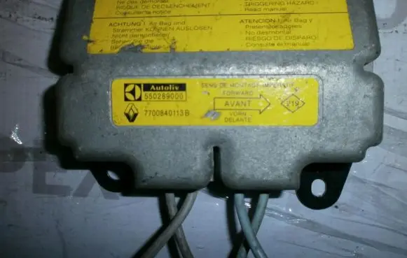 Renault Laguna I Airbag control unit/module 7700840113B 550289000