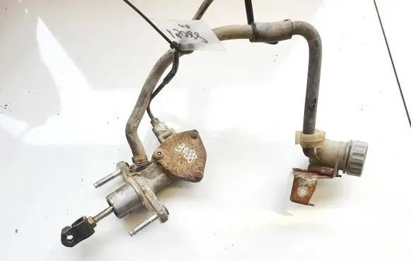 Honda FR-V Clutch master cylinder