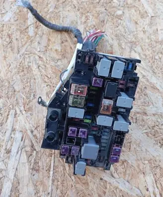 Subaru Outback Fuse module MB102802B