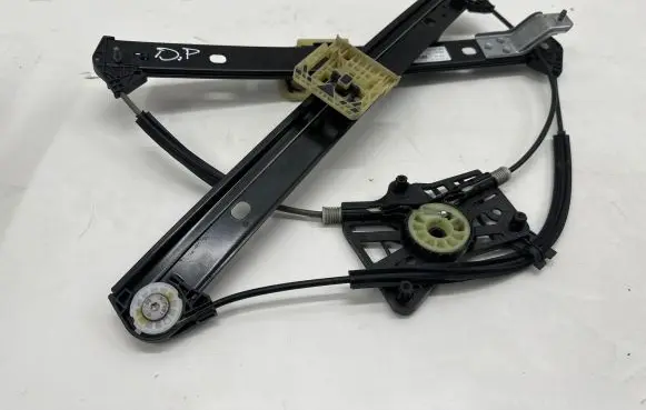 Audi Q2 - Front window lifting mechanism without motor 81A837462