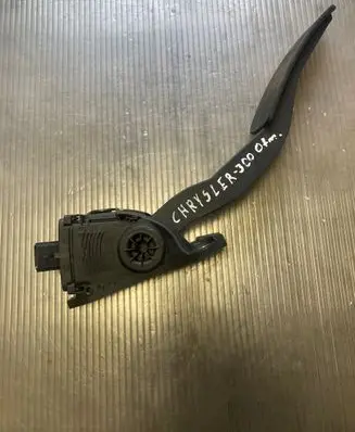 Chrysler 300 - 300C Accelerator throttle pedal 04861715AA 6PV93390317