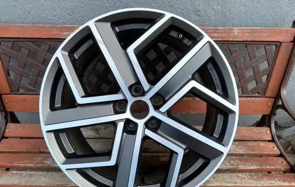 Hyundai Ioniq R20 alloy rim 