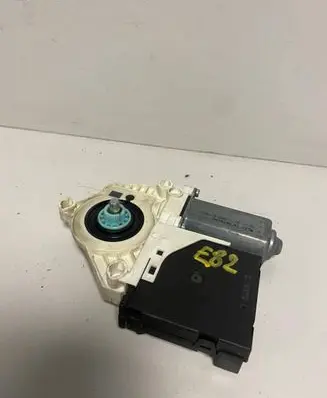 Seat Toledo III (5P) Front door window regulator motor 5P0837401A 1K0959793D L0158049