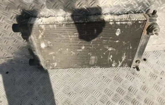 Volkswagen Polo II 86C 2F Coolant radiator 37835897g