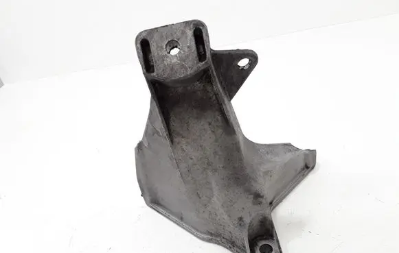 Volkswagen PASSAT B5.5 Engine mounting bracket 8D0199308AB