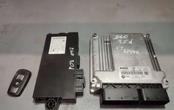 BMW 5 E60 E61 Engine control unit/module 7811151 13617811151 13618506951