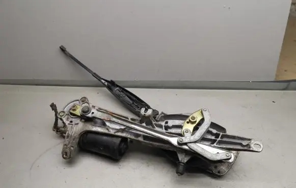 Front wiper linkage and motor