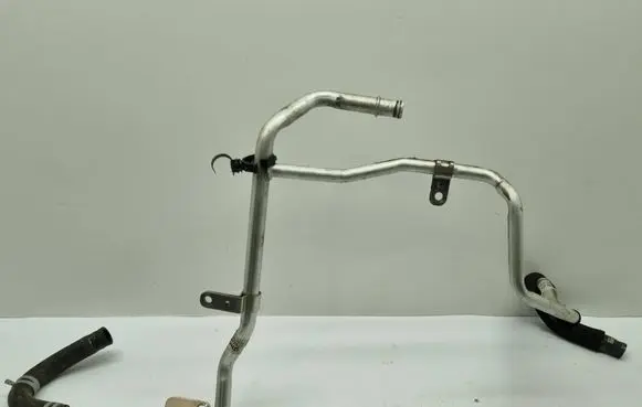 Coolant pipe/hose