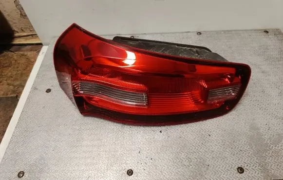 Citroen C4 II Picasso Tailgate rear/tail lights