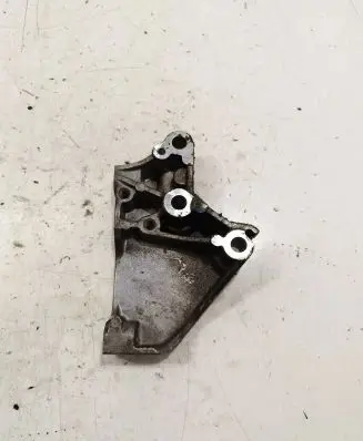 Volvo XC90 Engine mounting bracket 9180996