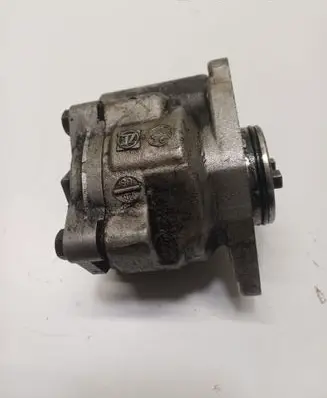 Iveco Daily 35.8 - 9 Power steering pump 7682955133