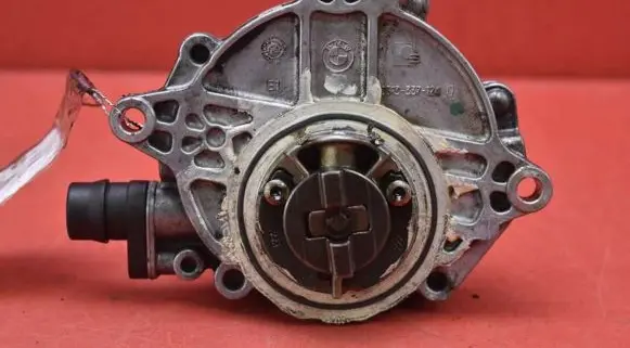 BMW 7 F01 F02 F03 F04 Vacuum pump 7517021