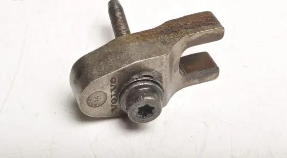 Volvo V40 Fuel Injector clamp holder 