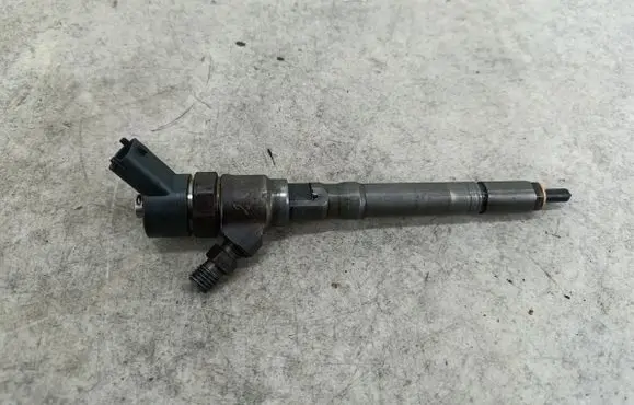 KIA Sportage Fuel injector 3380027900