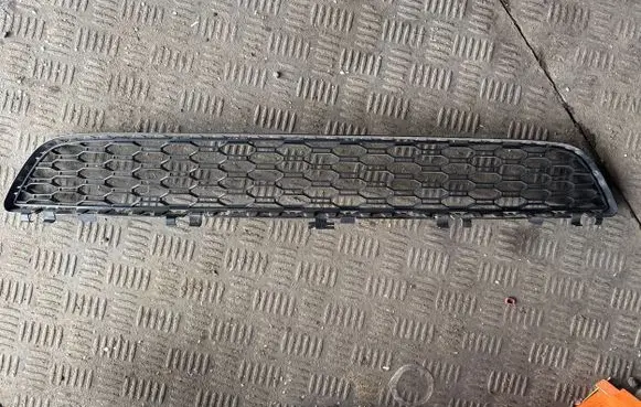 BMW 5 G30 G31 Front bumper lower grill 8064930 15067010
