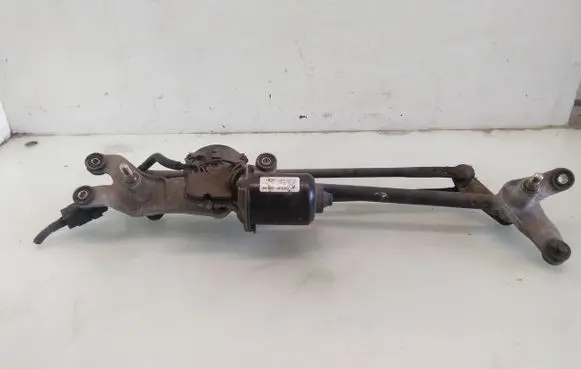KIA Sorento Front wiper linkage and motor 981003E000