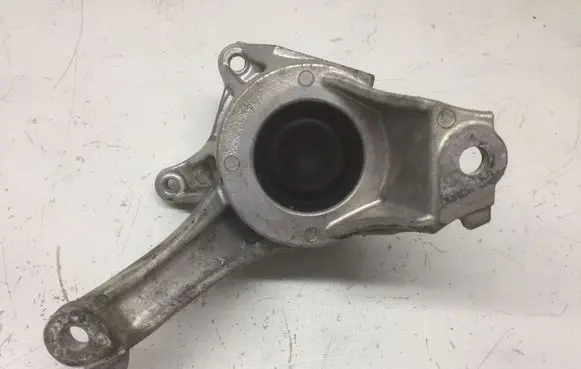Honda Civic Engine mount bracket