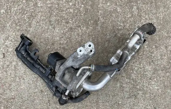 Lexus ES 300h (6th Gen) EGR valve cooler 2568025030 2562025040