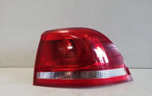 Volkswagen Touareg II Rear/tail lights 7P6945096D